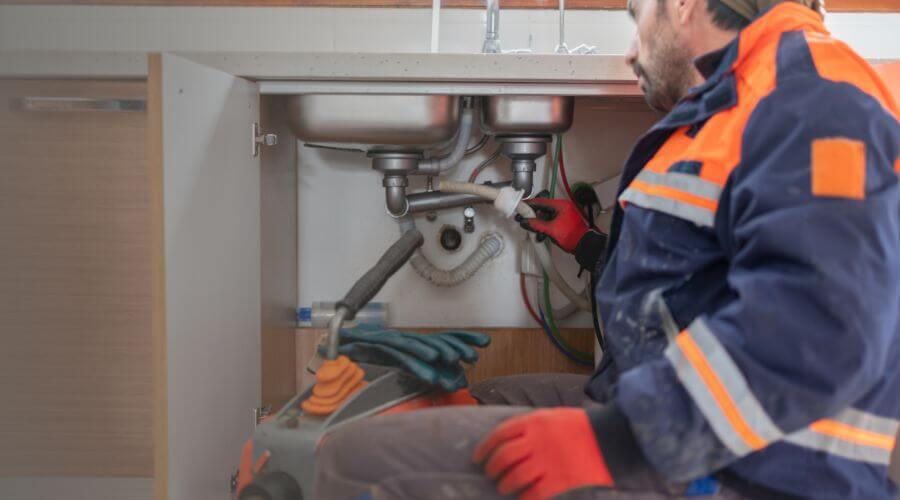 Professional slab leak plumber services in Freer, TX